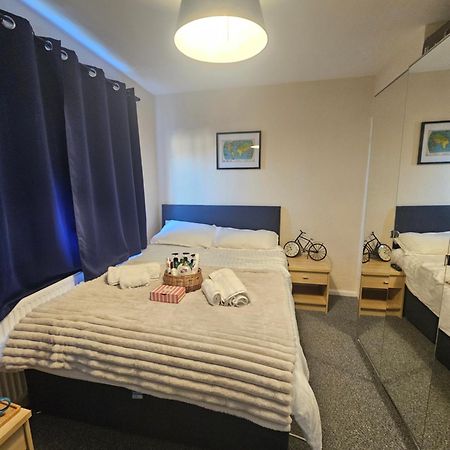ווית'נשו Double Bedroom Located Close To Manchester Airport מראה חיצוני תמונה