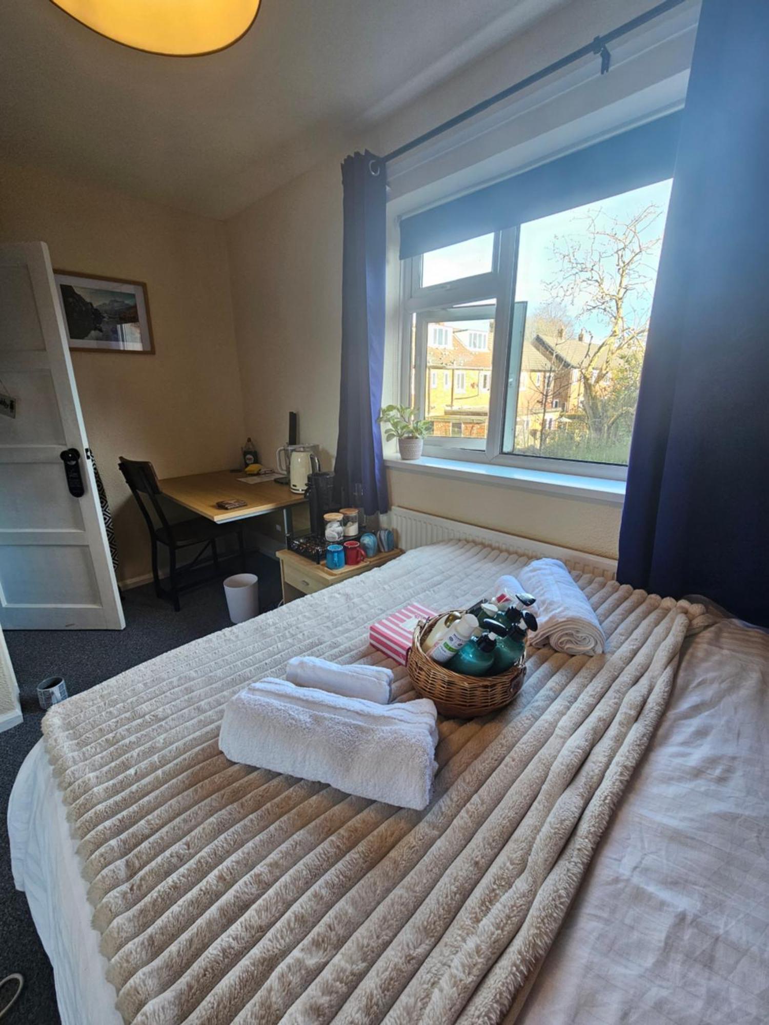 ווית'נשו Double Bedroom Located Close To Manchester Airport מראה חיצוני תמונה